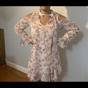 BCBGMAXAZRIA CASUAL DRESS. SMALL SIZE